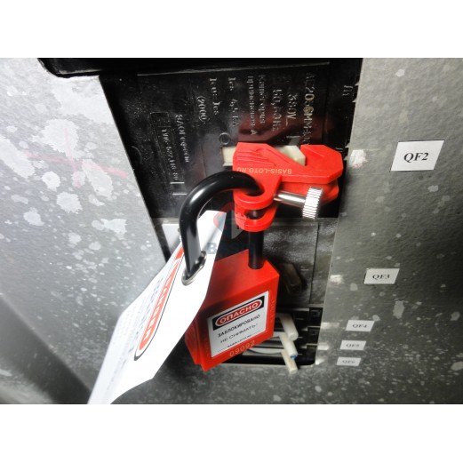 Блокиратор флажков автоматов, с винтом. Ширина захвата 9 мм