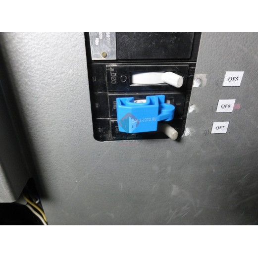 Блокиратор флажков автоматов, под отвертку. Ширина захвата 10,3 мм